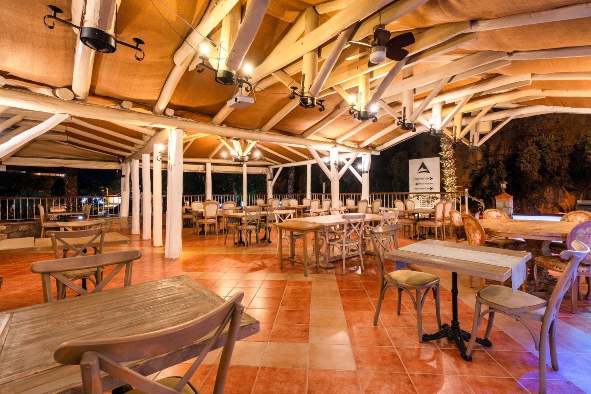 Ata Lagoon מלון 3*