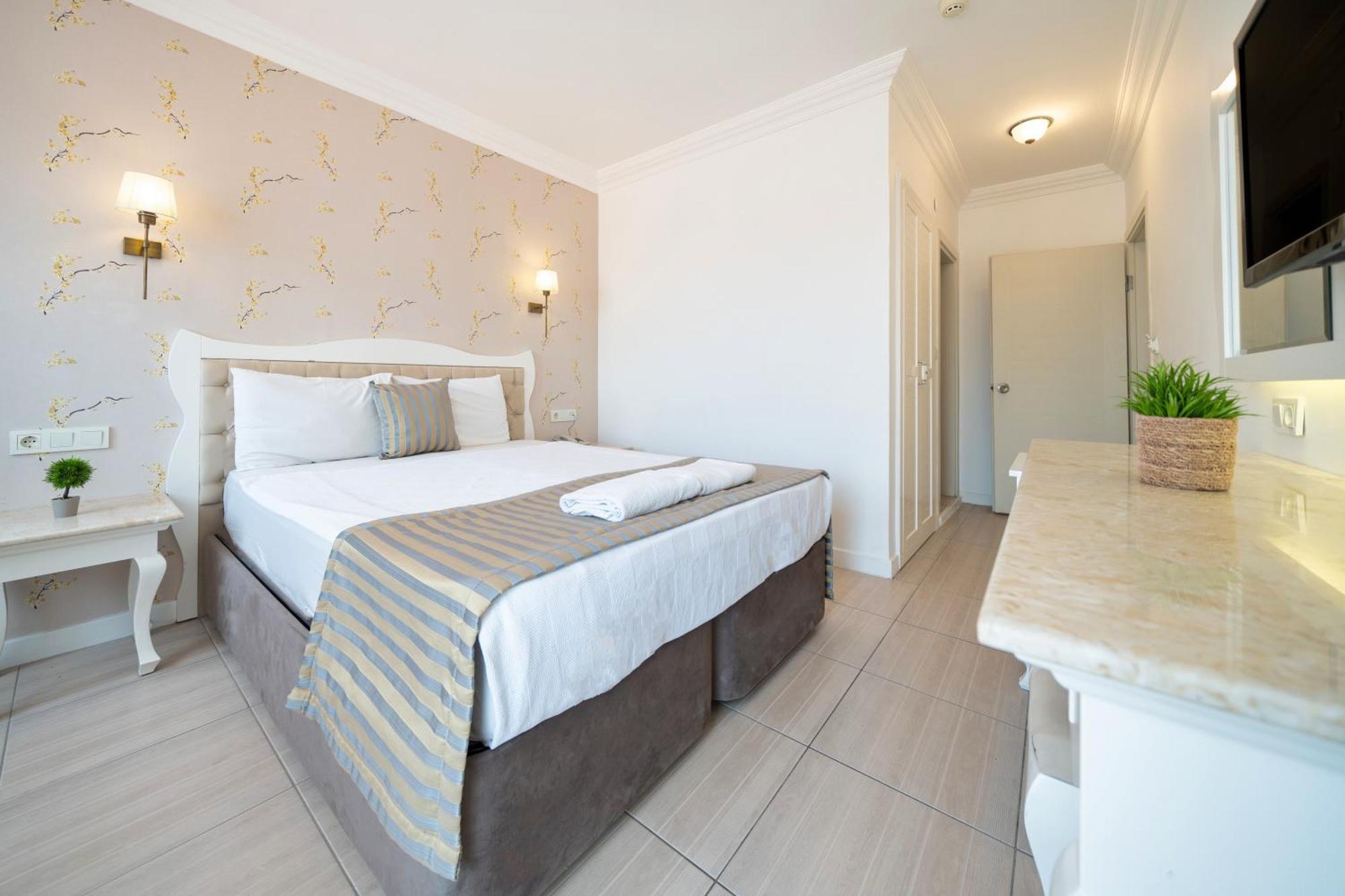 Ata Lagoon Hotel 3*